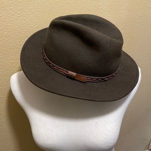 Scalia hat. Great for travel.